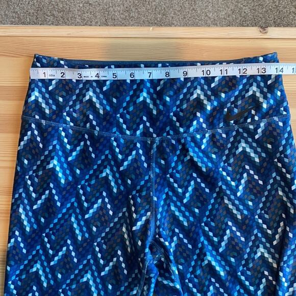 Nike Power Legend Cube Print Training Capri Tight - Picture 12 of 13